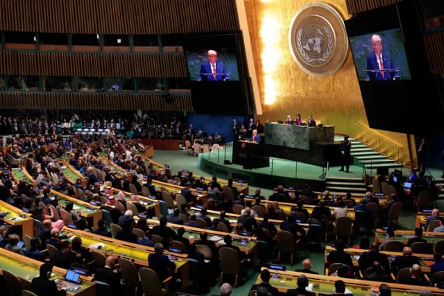 El presidente Donald Trump habla durante la 80.° sesión de la Asamblea General de las Naciones Unidas (AGNU) en la sede de la ONU en la ciudad de Nueva York, el 23 de septiembre de 2025. (Chip Somodevilla/Getty Images)