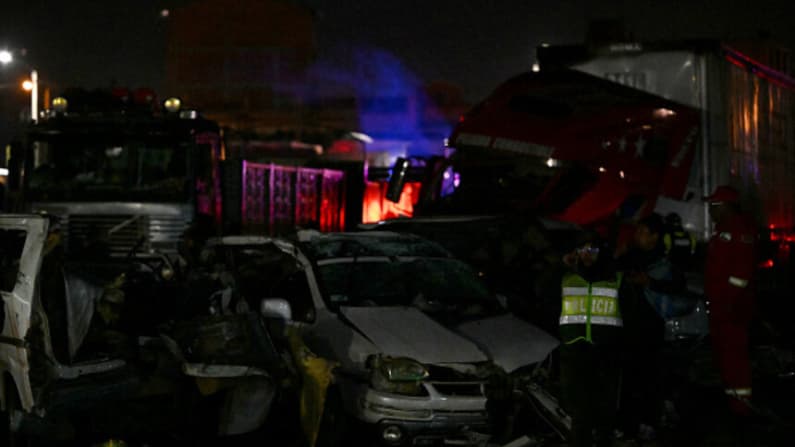 Se estrella avión de carga que transportaba dinero y mueren al menos a 15 personas en Bolivia
