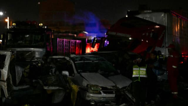 Se estrella avión de carga que transportaba dinero y mueren al menos a 15 personas en Bolivia