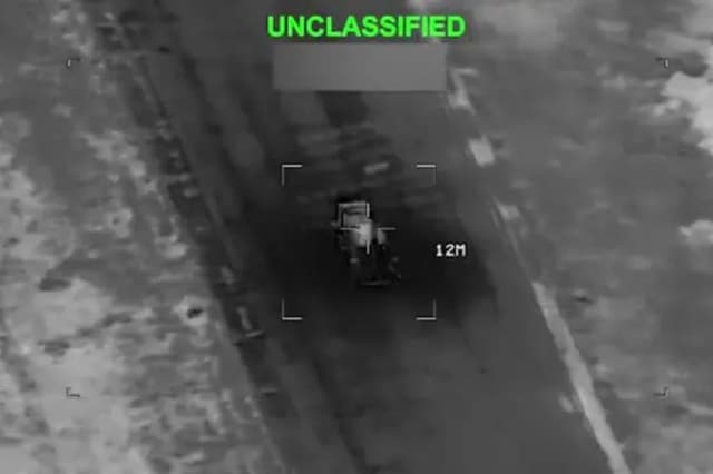 El humo se eleva tras una explosión, luego de que el ministro de Defensa israelí, Israel Katz, anunciara que Israel había lanzado un ataque preventivo contra Irán, en Teherán, Irán, el 28 de febrero de 2026, en esta captura de pantalla tomada de un vídeo. (Agencia de Noticias de Asia Occidental/Handout vía Reuters)