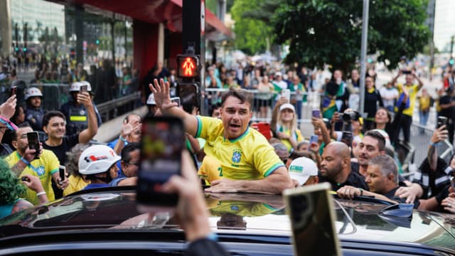 Flávio Bolsonaro propone prohibir la reelección seguida de presidentes