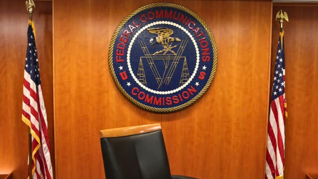 Legisladores instan a la FCC y al Departamento de Comercio a investigar a una empresa tecnológica china