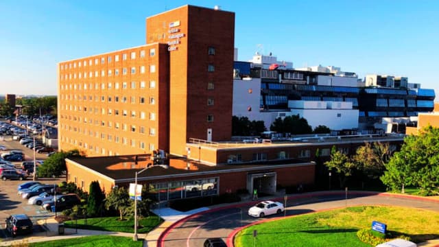 Paciente octogenario resulta grave al caer por un conducto de 6 metros en el hospital