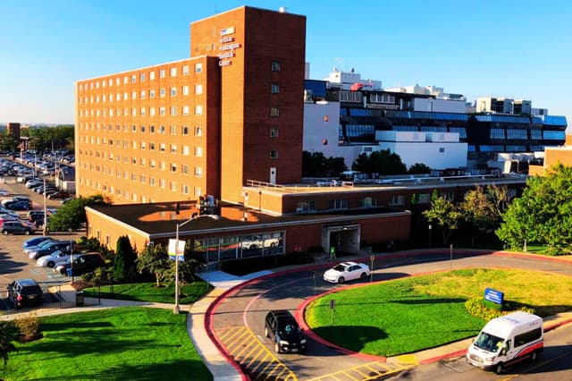Esta imagen tomada el 12 de octubre de 2018 muestra el edificio principal del Hospital Medstar Washington en Washington D. C. (DANIEL SLIM/AFP a través de Getty Images)