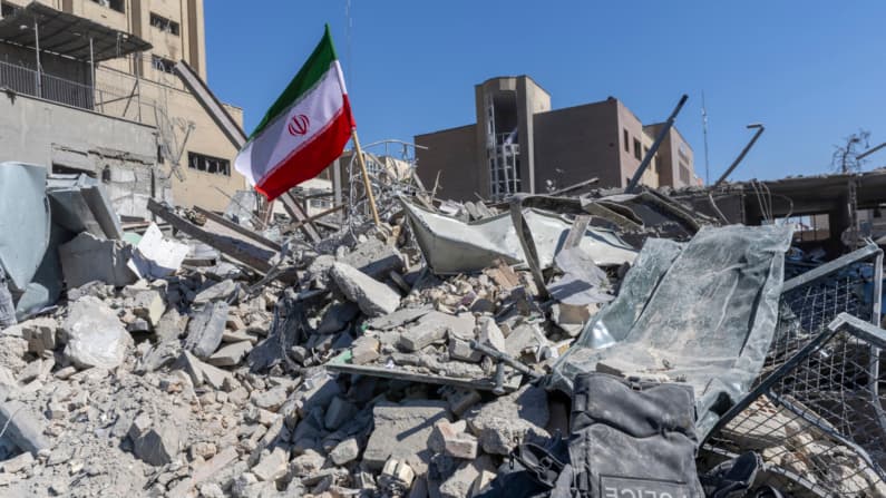 Evacuan a 121 mexicanos de Medio Oriente en medio del conflicto en Irán
