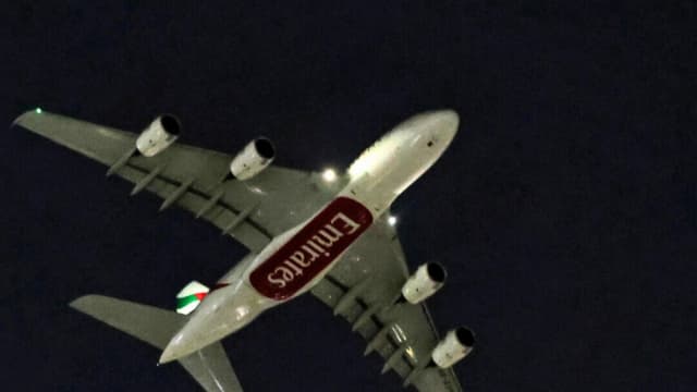 El primer vuelo sale de Dubái con destino a Australia tras el cierre del espacio aéreo de Medio Oriente