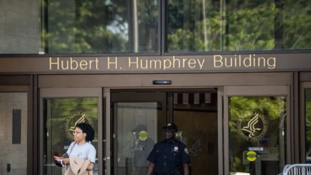 Estados no pueden separar niños de sus padres por disputas sobre identidad de género: Depto. de Salud