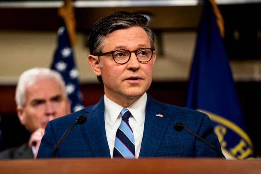 El presidente de la Cámara de Representantes, Mike Johnson (R-La.) durante una rueda de prensa en el Capitolio el 21 de enero de 2026. (Madalina Kilroy/The Epoch Times).