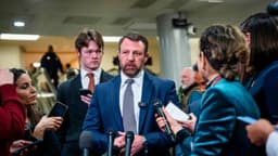 Qué saber sobre Markwayne Mullin, elegido por Trump para reemplazar a Noem al frente del DHS