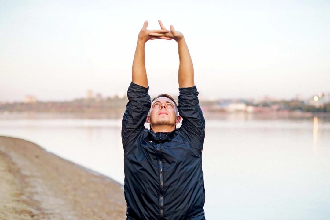 El sedentarismo, trabajar con computadoras o celulares lleva a un cambio de postura que, a la larga, trae consecuencias.
