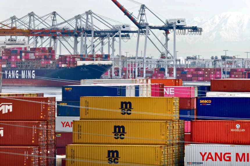 Juez dictamina que los importadores tienen derecho a la devolución de aranceles