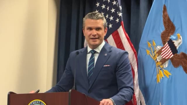 EE. UU. lanza más ataques desde espacio aéreo iraní ganando dominio aéreo: Hegseth