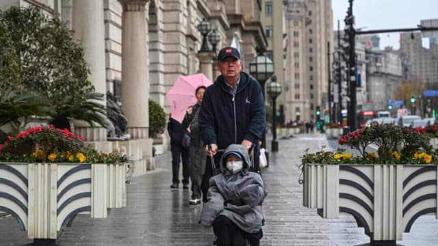 PCCh busca fomentar natalidad y economía senior, pero expertos se muestran escépticos