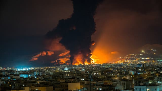 Informes desde Irán describen represión, caos en las prisiones y miedo mientras continúan los ataques