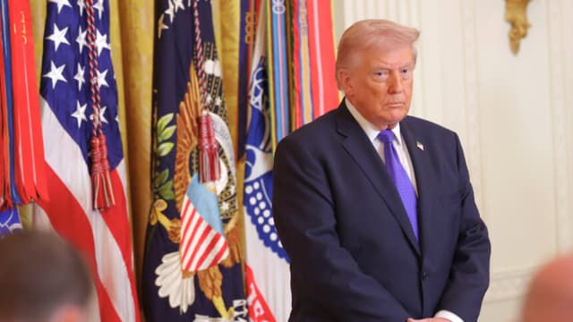 Trump dice que Cuba podría enfrentarse a una toma de control amistosa u hostil por parte de EE. UU.