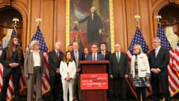 Trump reafirma su apoyo a la ley SAVE, lo que aumenta la presión sobre el Partido Republicano