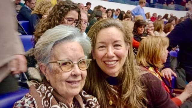 Funcionaria española queda profundamente conmovida al ver Shen Yun: "Me han dado ganas de llorar"