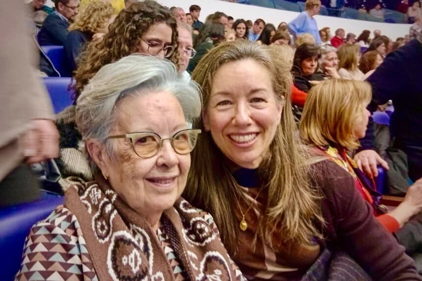 Funcionaria española queda profundamente conmovida al ver Shen Yun: "Me han dado ganas de llorar"