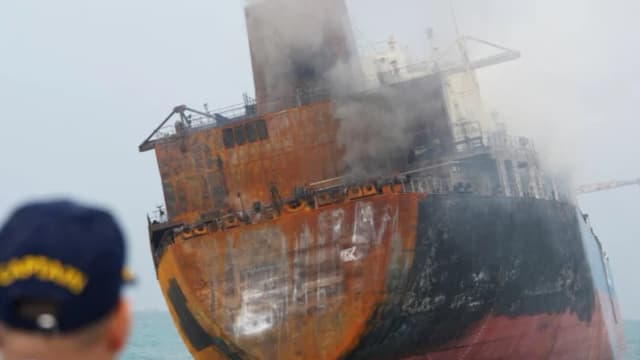 El petróleo sube de nuevo hacia 100 dólares por barril mientras Irán intensifica ataques a buques