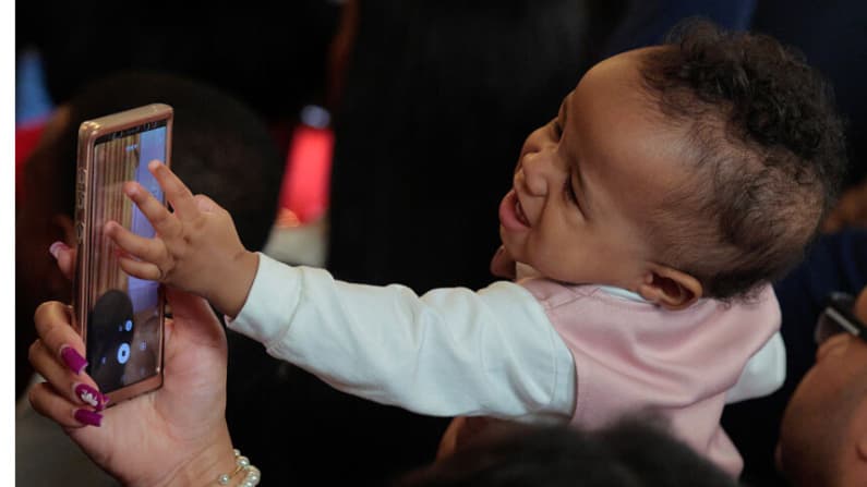 ¿Cuál es la edad adecuada para el primer teléfono de un niño?