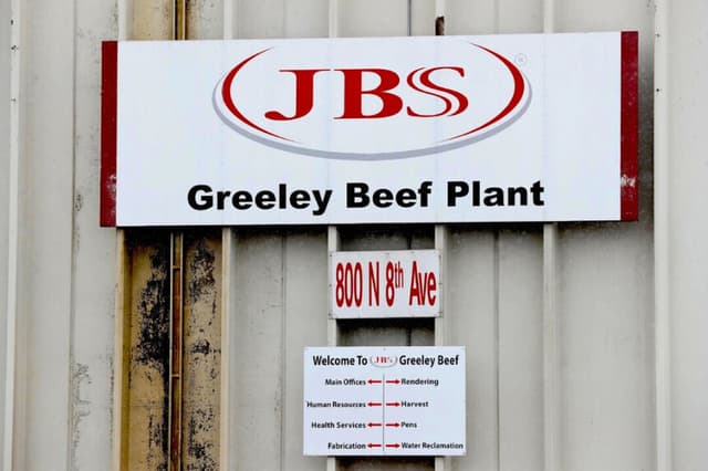 La planta empacadora de carne Greeley JBS permanece inactiva en Greeley, Colorado, el 16 de abril de 2020. (Matthew Stockman/Getty Images).