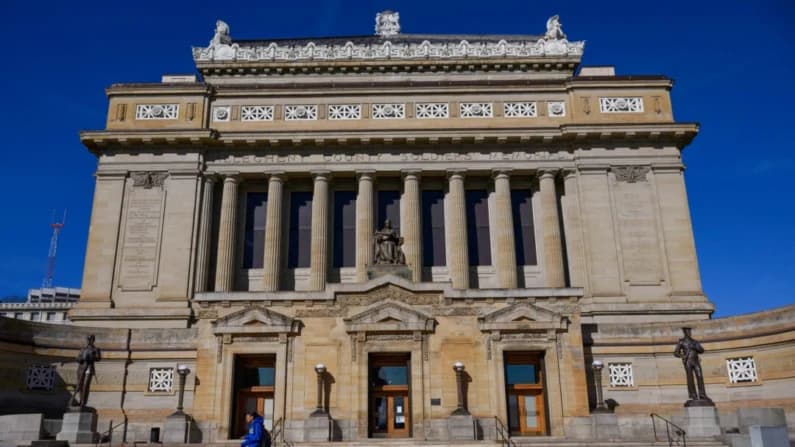 ¿Proteger la puerta principal de la educación en EE. UU. mientras China entra por la vía lateral?