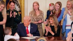 Trump habla sobre Irán, el ataque a sinagoga en Michigan en evento del Mes de la Historia de la Mujer