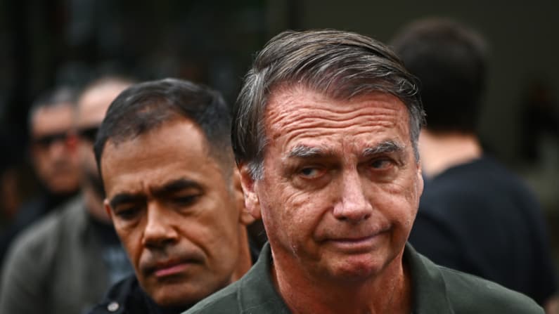 Bolsonaro es trasladado a un hospital tras sentirse mal en la cárcel