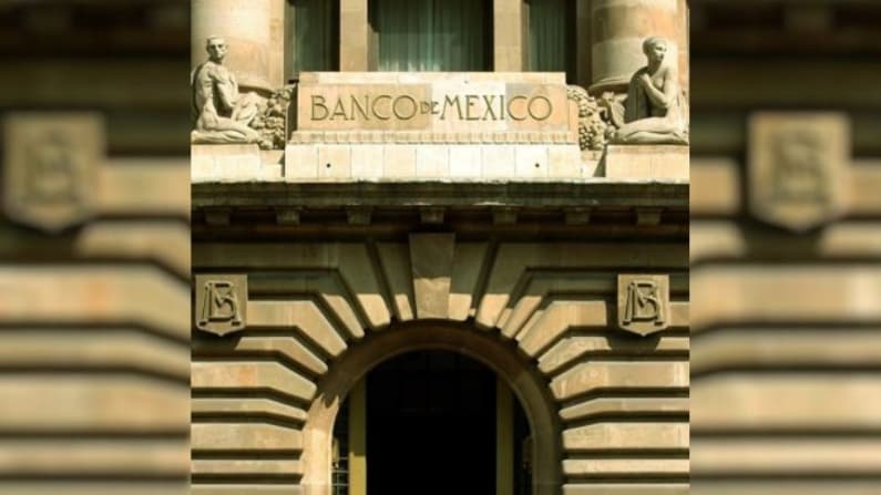 Peso mexicano se deprecia 4 % en marzo aunque mantiene avance del 0.46 % en el 2026