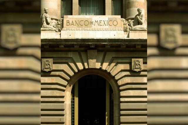 Vista general del edificio central del Banco de México en Ciudad de México. Imagen de archivo. (EFE/Alex Cruz)
