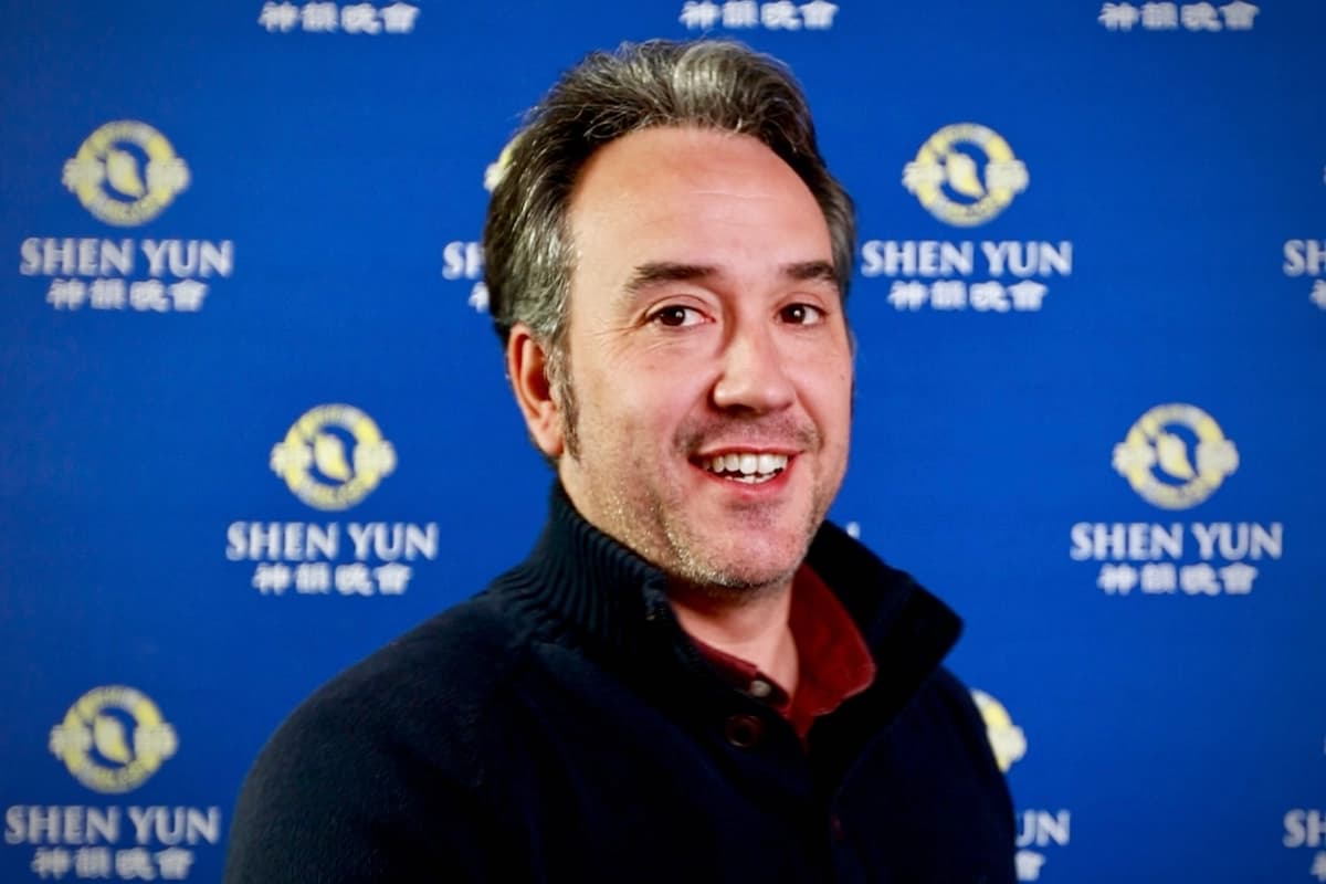 El diputado Jesús Albiol Talaya en la presentación de Shen Yun Performing Arts en el Centro de artes escénicas de Valencia, Palau de les Arts, el 9 de marzo de 2026. (NTD)