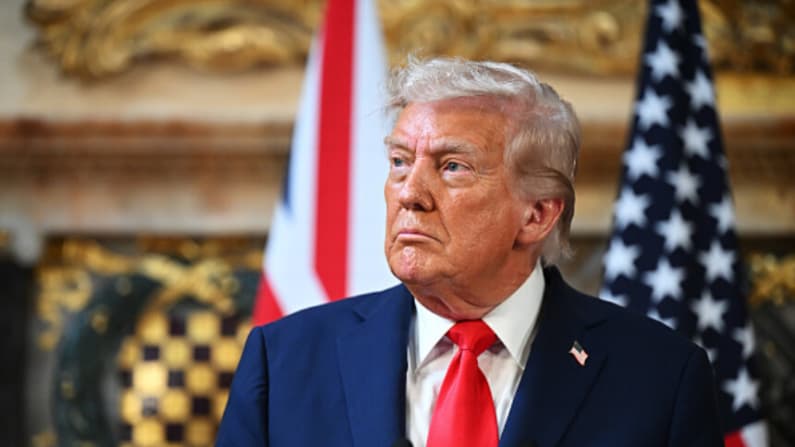 EE. UU. arrasa objetivos militares en la isla iraní de Kharg; petróleo intacto, dice Trump
