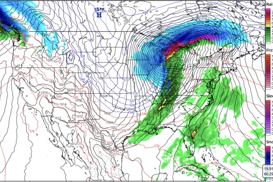 El modelo de pronóstico muestra un fenómeno meteorológico extremo que provocará simultáneamente condiciones de ventisca en la región de los Grandes Lagos y condiciones propicias para tornados en el sur y el valle inferior del río Ohio el 15 de marzo de 2026. (tropicaltidbits.com/Captura de pantalla vía The Epoch Times)