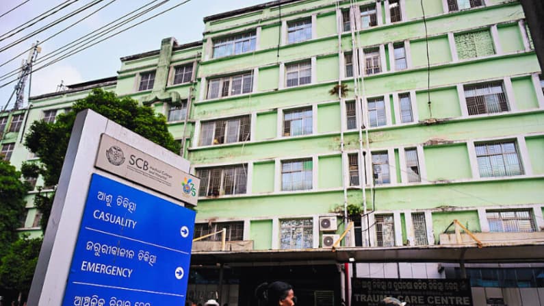 Tragedia en hospital de India: Incendio en UCI provoca al menos diez muertes