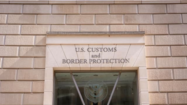 Juez ordena al DHS entregar documentos internos por dudas sobre debido proceso de detenidos del ICE