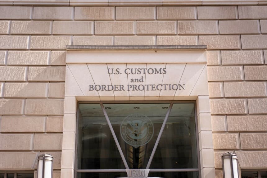 Juez ordena al DHS entregar documentos internos por dudas sobre debido proceso de detenidos del ICE