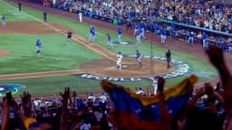 Venezuela vence 3-2 a EE. UU. con doble de Suárez y conquista su primer Clásico Mundial