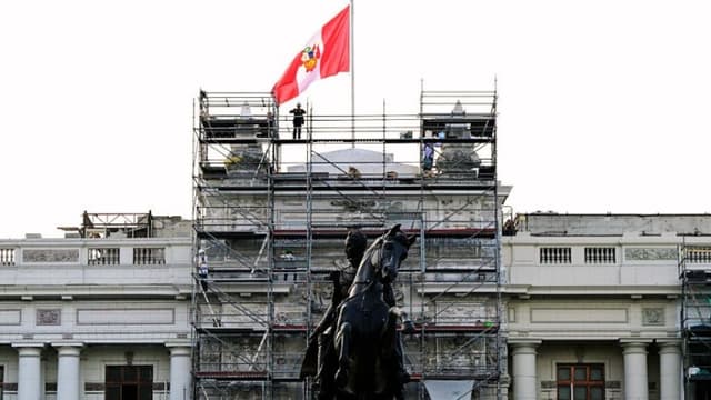 Jefe de gabinete de Perú promete conducir una transición democrática ordenada