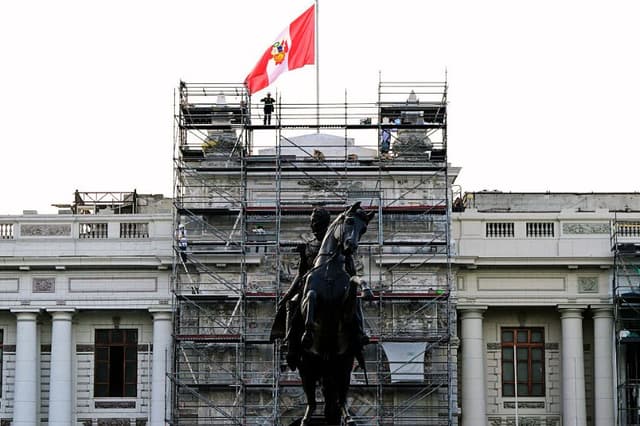 Jefe de gabinete de Perú promete conducir una transición democrática ordenada