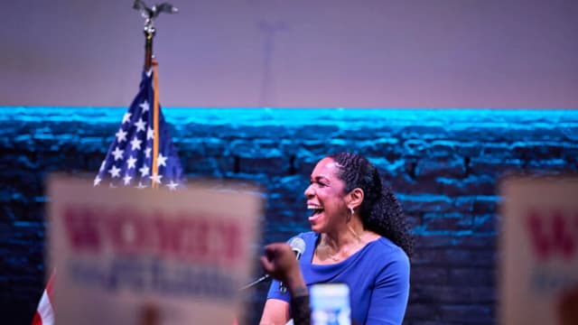 Juliana Stratton gana las primarias demócratas al Senado en Illinois