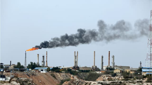 Irán amenaza atacar yacimientos de petróleo y gas en países del Golfo tras golpe al mayor del mundo