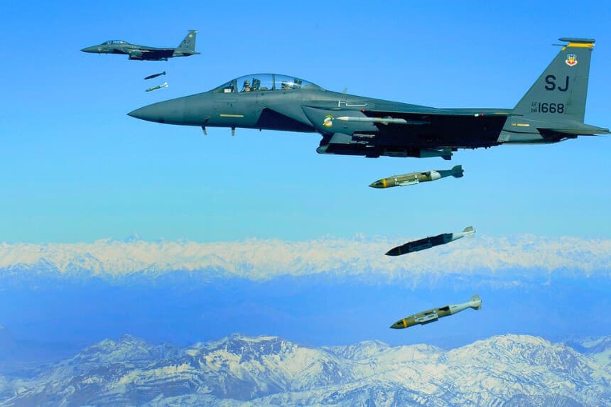 Según el CENTCOM, EE. UU. ha realizado 8000 vuelos y ha atacado 7800 objetivos iraníes