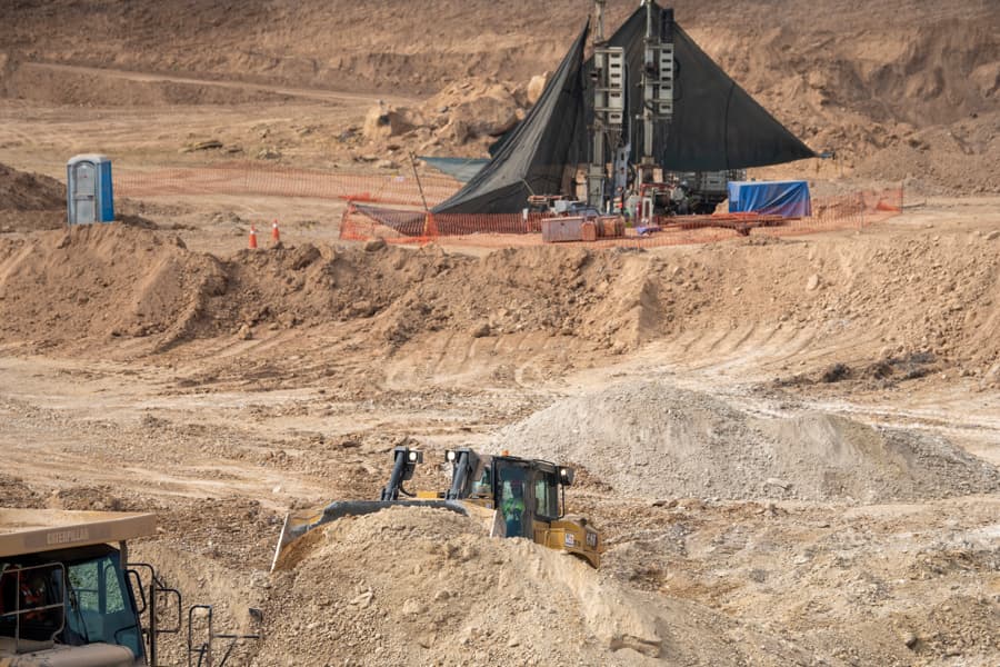Fotografía de archivo que muestra una vista general de los trabajos en la zona de la Mina el pinabete, en el municipio de Sabinas, estado de Coahuila, México. (EFE/ Miguel Sierra)