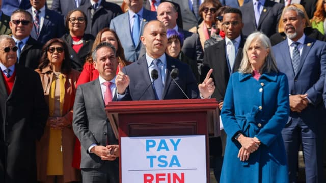 Demócratas de la Cámara buscan forzar voto sobre financiamiento de Seguridad Nacional sin ICE ni CBP