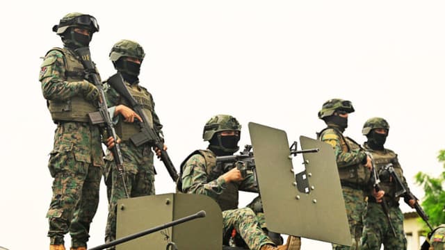 Operativo en Ecuador deja tres detenidos y decomiso de 500 gramos de droga