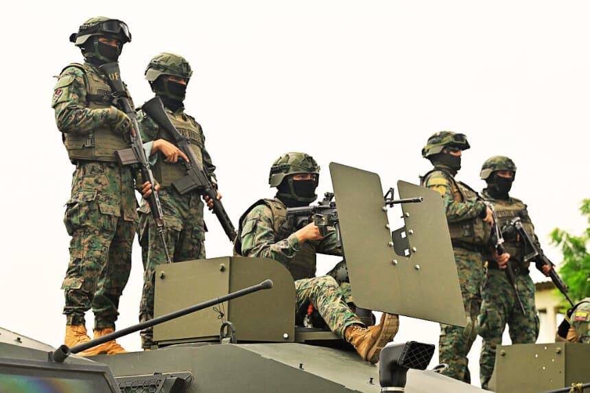 Operativo en Ecuador deja tres detenidos y decomiso de 500 gramos de droga