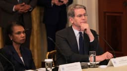 EE. UU. evalúa levantar sanciones al petróleo iraní en tránsito para estabilizar mercados energéticos