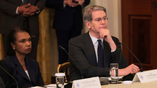 EE. UU. evalúa levantar sanciones al petróleo iraní en tránsito para estabilizar mercados energéticos