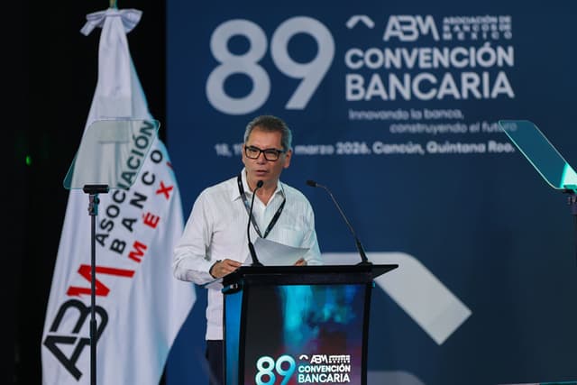 El secretario de Hacienda, Edgar Amador Zamora, participa en la inauguración de la 89 Convención Bancaria este jueves, en Cancún (EFE/Alonso Cupul)