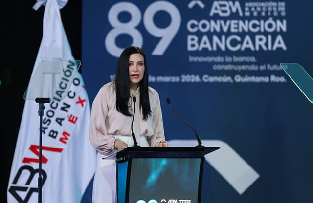 La gobernadora del Banco de México (Banxico), Victoria Rodríguez Ceja, advirtió este jueves que los riesgos geopolíticos se han intensificado y señaló que el conflicto bélico en Oriente Medio ha añadido presiones para la economía global, mientras que una revisión exitosa del T-MEC con EEUU y Canadá podría favorecer a México. (EFE/Alonso Cupul)